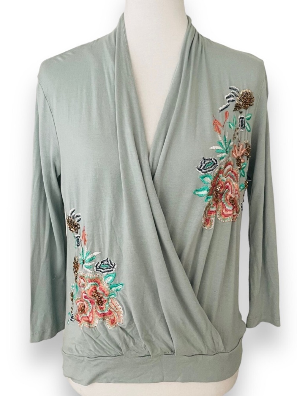 Akemi + Kin Sea Green Long Sleeve V-Neck Embroidered Floral Blouse
Top Small
